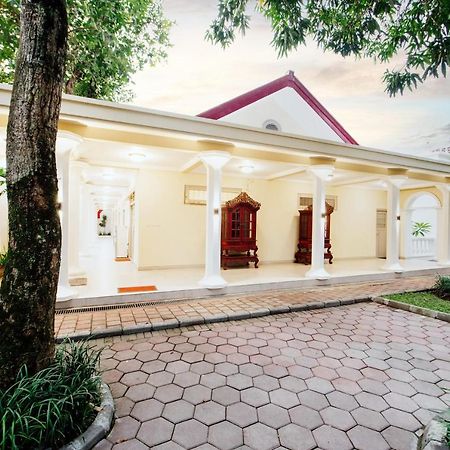 Tirtodipuran Hotel By Natts Hospitality Indonesia Джокьякарта Экстерьер фото